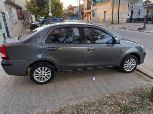 Imagen 5 de 15 de Toyota Etios 2014 1.5 Sedan Xls