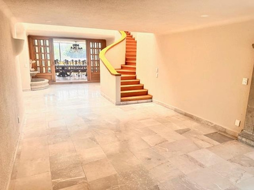Lomas De Chapultepec, Penthouse De 750m2 En Dos Niveles, Muy Iluminado, 4 Amplias Recamaras Con Vestidor, Sala De T.v., Estudio, Terraza, 3 Lugares De Estacionamiento, Cuartos De Servicio. El E