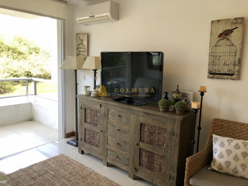 Apartamento En Mansa, 2 Dormitorios, Con Parrillero Propio- Ref: 2223