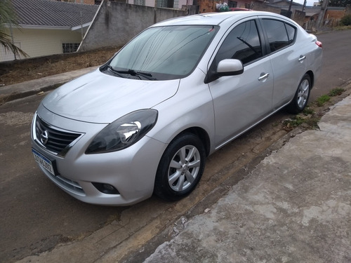 Imagem 2 de 9 de Nissan Versa 2013 1.6 16v Sl Flex 4p