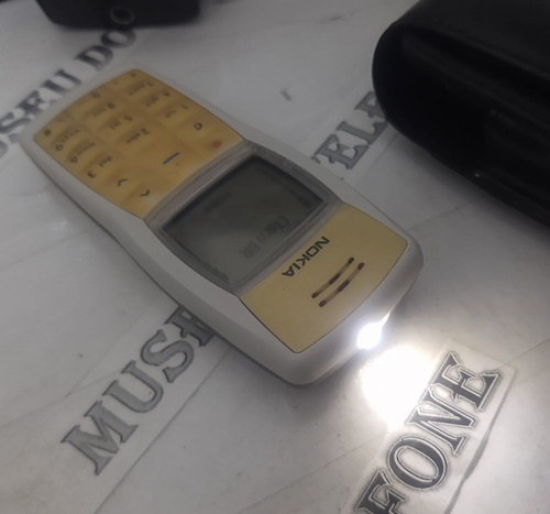 Nokia 1100 Todo Original Capa Couro Celular Antigo Relíquia Branco (Usado)