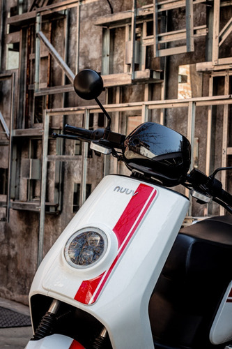 Imagen 5 de 15 de Moto Electrica Scooter Nuuv Ngt Bosch Litio Panasonic