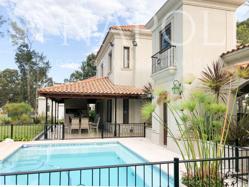 Casa 7 Ambientes O Mas En Saint Thomas, Canning