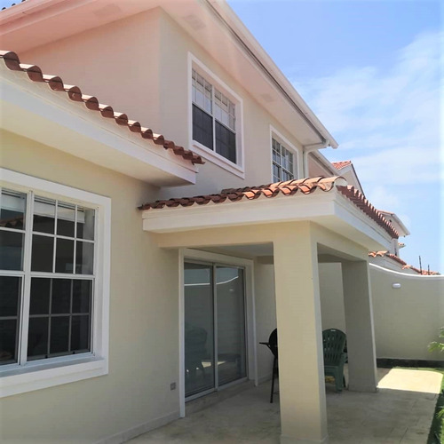 Imagen 2 de 15 de Townhouse En Venta En Zona Este