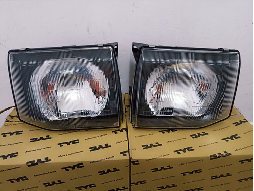 Faros Mitsubishi Montero Dakar Der-izq 