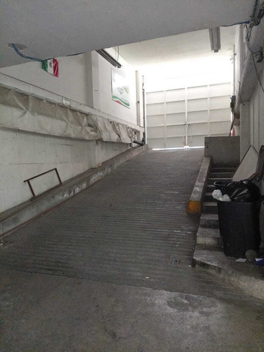 Local Comercial En Zona De Alto Flujo Florida / Satélite
