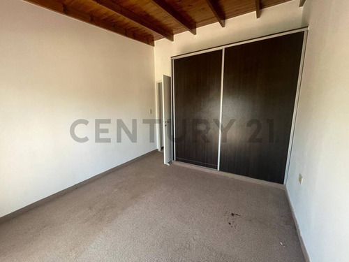 Venta Casa Tipo Duplex 3 Ambientes Ituzaingo Norte Con Entrepiso En Tercer Piso