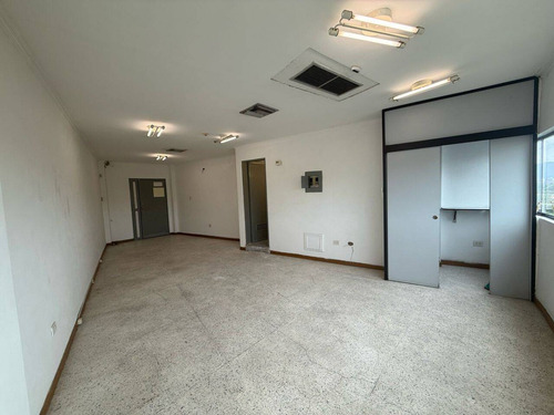 Venta Excelente Oficina Ubicada En El Centro Comercial Reda Building. Rp