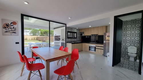 Casa Con Piscina - 30 Mts De La Playa - Vista Al Cerro Y Al Mar