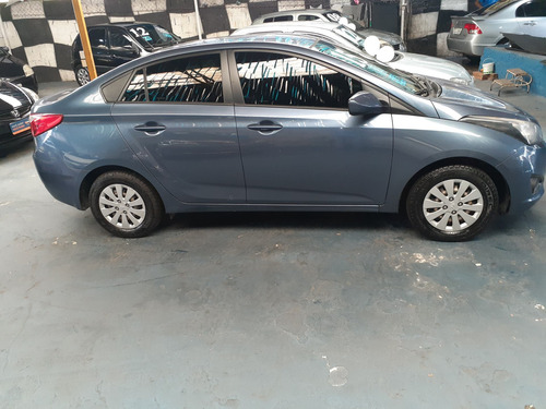 Imagem 3 de 10 de Hyundai Hb20s 2015 1.6 Comfort Style Flex 4p