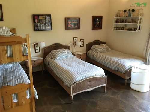 Casa En Venta De 5 Dorm. En Vichuquén