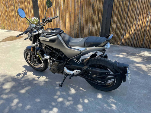 Imagen 3 de 6 de Husqvarna Svartpilen 401