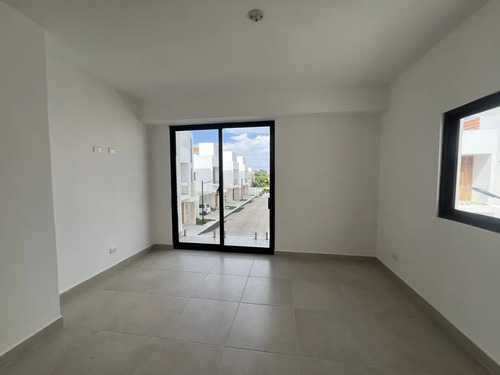 Villas Listas Para Entregar En Brisas De Punta Cana, 3 Habitaciones, Terraza En El 3er Nivel