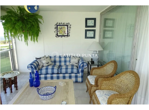 Apartamento En Pez Espada, 3 Dormitorios Más Dependencia