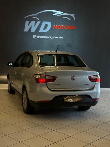 Fiat Grand Siena 1.6 16v Essence Flex 4p