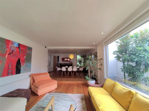 Casa En Venta De 4 Dorm. En Las Condes