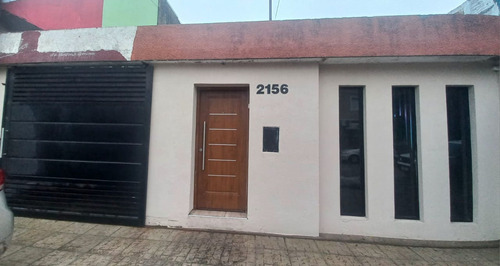 Se Vende Casa En: Centro De Santo Tomé Con Cochera