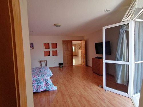En Venta Casasa En Carretas, Gran Ubicación, 4 Recamaras, 5.5 Baños, Cto De Serv
