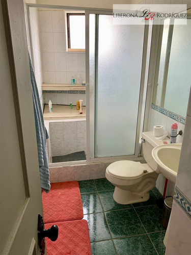 Casa En Venta De 8 Dorm. En Quilpué