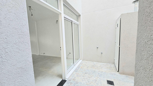 Departamento Ph En Venta En Capital Federal, Buenos Aires, Argentina