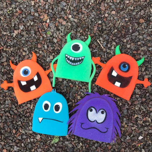 Títere Manopla Monster Inc Juguetes Disfraces En Goma Espuma