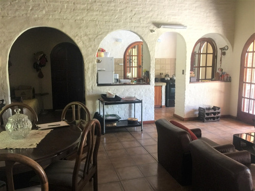 Imagen 9 de 14 de Pilar - Robles Del Monarca - Venta Retasada!! Casa En Amplio Terreno -