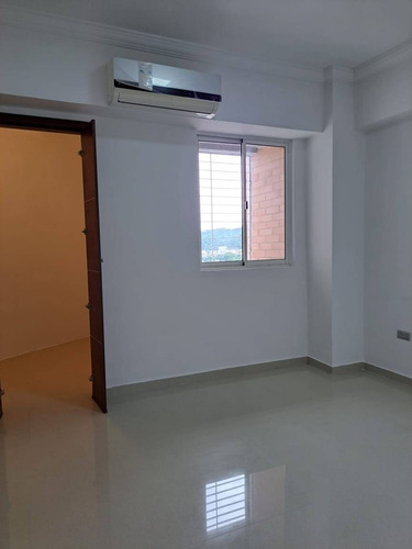 Josefina Toledo: Hermoso Apartamento En Venta En El Parral, 160m², Estudio, Maletero, Circuito De Cámaras, Balcón, Gym, Sauna, Planta Y Pozo, Piscina, Caney, 259969