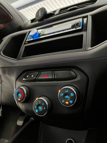 Imagem 8 de 10 de Chevrolet Onix (marcos)