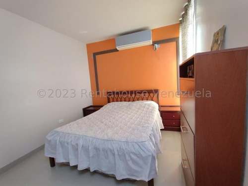 Apartamento En Venta San Jacinto Maracay 24-10969 Ec