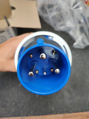 Imagem 4 de 8 de Tomada Industrial 2p+t+piloto 6h 63a Mgi-133 +plugue Mgi-033