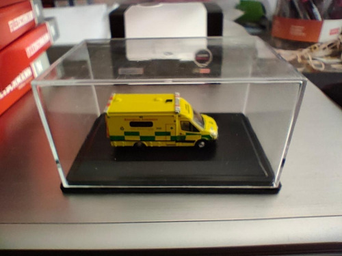 Imagen 3 de 7 de Ambulancia Oxford, Escala N, En Miniatura Mercedes Benz