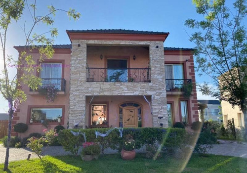 Casa En Venta En Ayres Plaza,  Pilar