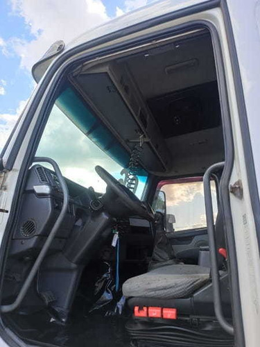 Imagem 13 de 15 de Volvo Fh 12 380 4x2 2006 Toco