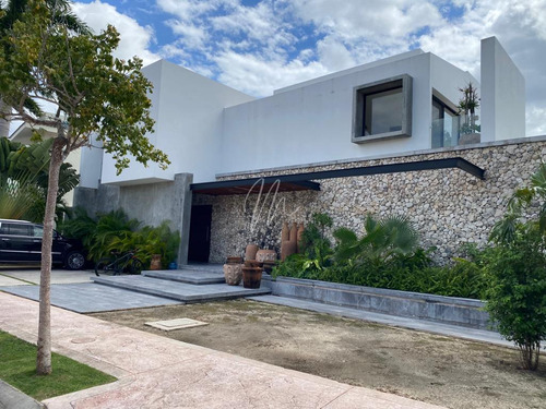 Casa En Venta Con O Sin Muebles En Cancun, Lagos Del Sol