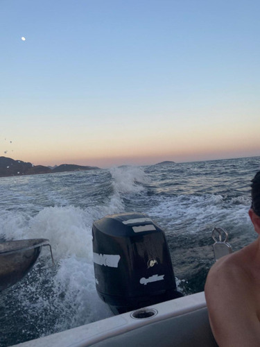 Lancha Motorboat 21 Pés Mercury Optimax 135 Hp 8 Pessoas