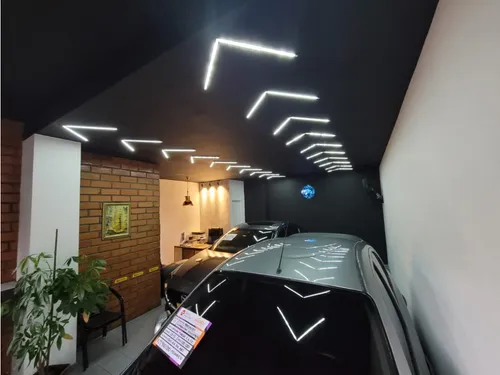 Local 075 Centro Automotriz