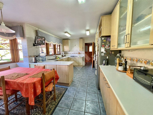 Casa En Venta De 5 Dorm. En Calera De Tango 5042 Mt2 Terreno