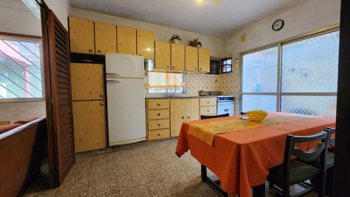 Casa 3 Ambientes C/coch+galpón Excelente Ubicación