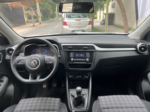 MG Zs STD I.5 MT AC