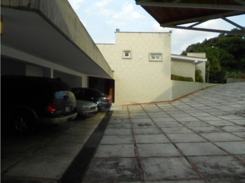 Vendo Casa 1100m2, 5h/7b/8p Cerro Verde 5433