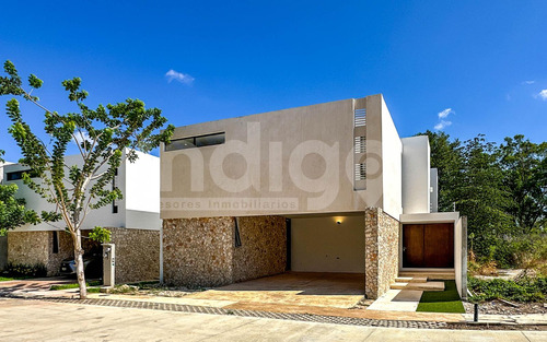 Casa En Venta En Mérida En Privada Kinish, Cholul