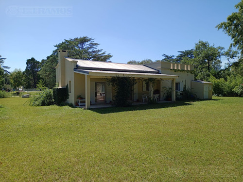 Casa En San Antonio Con Amplio Parque Tipo Chacra Mb