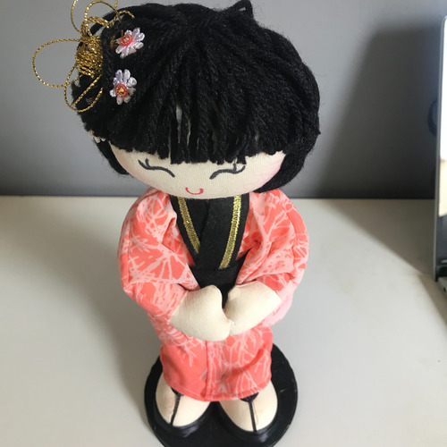 Boneca Japonesa Em Tecido Com Kimono (Usado)