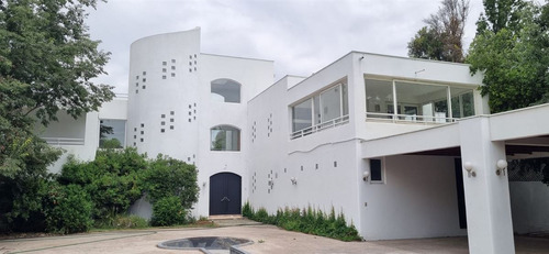 Casa En Venta De 7 Dorm. En Colina