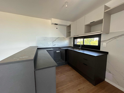 Se Vende Apartamento 2 Dormitorios Con Gge, Parque Miramar