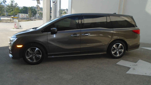Imagen 3 de 8 de Honda Odyssey 2018 5p Touring V6/3.5 Aut
