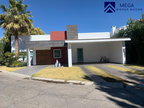 Casa En Venta En Fracc. Villas Campestre Durango