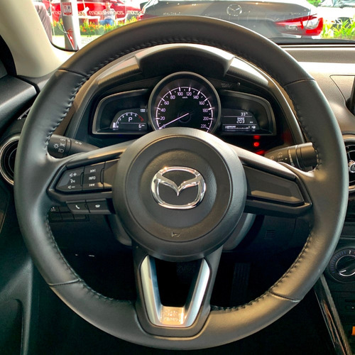 Imagen 9 de 14 de Mazda 2 Sedan Touring At Plata