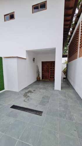 Vendo Casa 500m2 Prados Del Este 3048