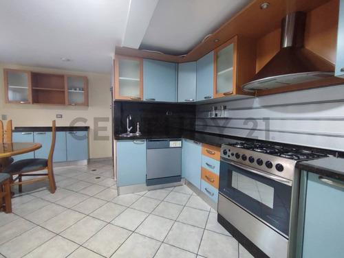 Amplio Townhouse Ubicado En C.r Villas De Oriente